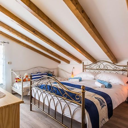 Villa Cima Vrbnik Eksteriør billede