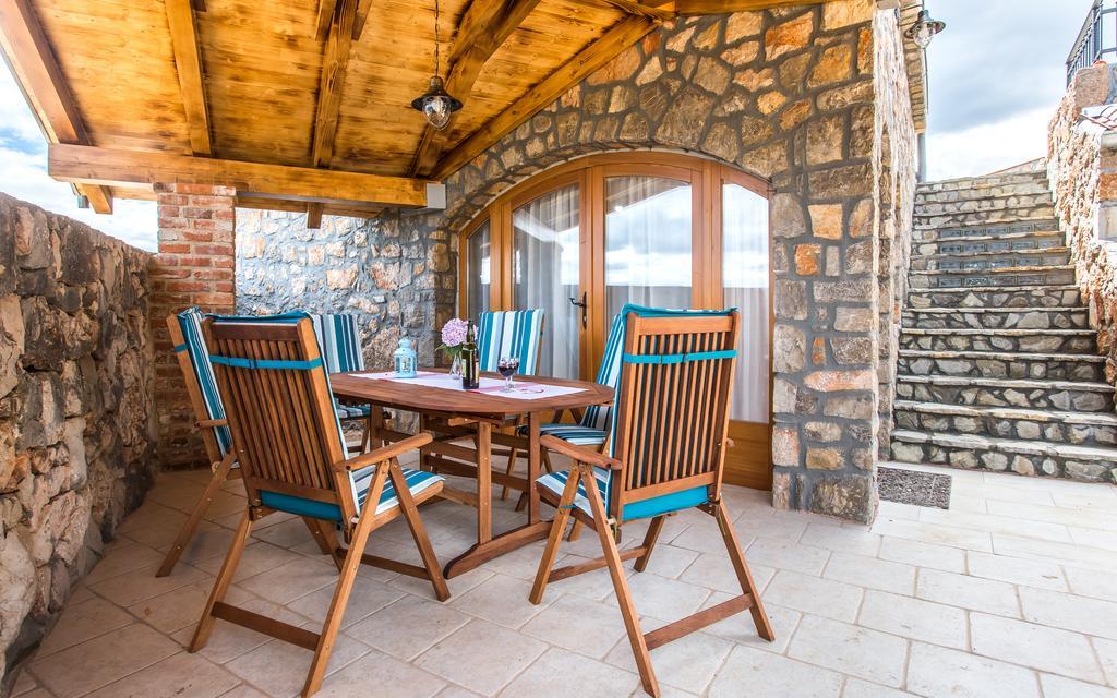 Villa Cima Vrbnik Eksteriør billede