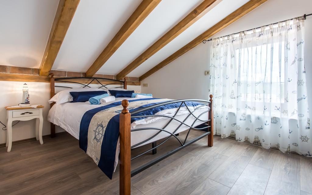 Villa Cima Vrbnik Eksteriør billede