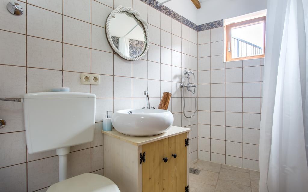 Villa Cima Vrbnik Eksteriør billede