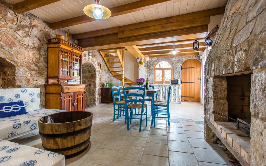 Villa Cima Vrbnik Eksteriør billede