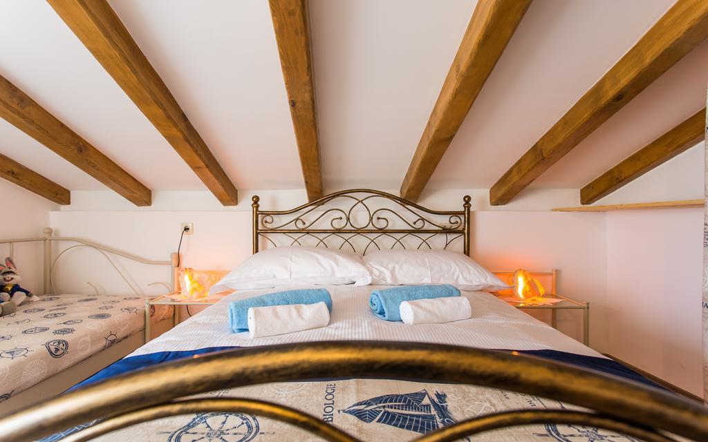 Villa Cima Vrbnik Eksteriør billede